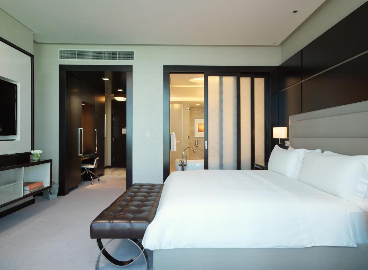 โรสวูดโฮเต็ลอบูดาบี Hotel อาบูดาบี ภายนอก รูปภาพ A bedroom at the hotel