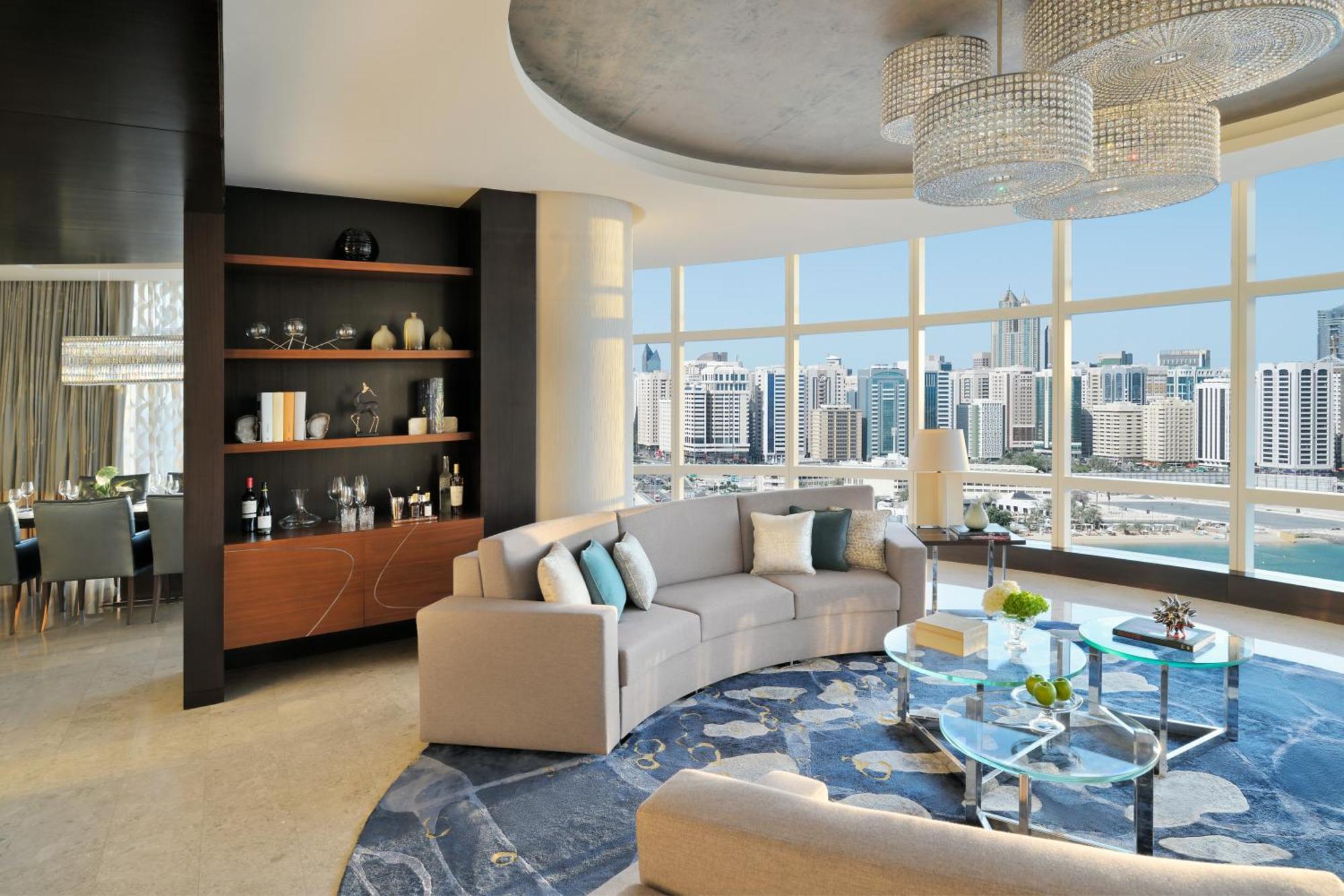 โรสวูดโฮเต็ลอบูดาบี Hotel อาบูดาบี ภายนอก รูปภาพ A living room in a typical apartment